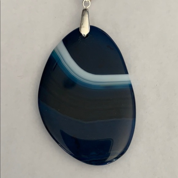 Jewelry - A blue & white pendant necklace